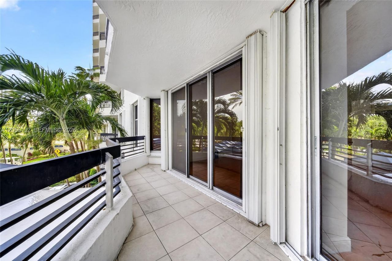 3600 Mystic Pointe Dr , Unit 310, Aventura, FL 33180 Photo