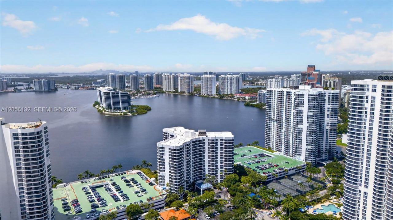 3600 Mystic Pointe Dr , Unit 310, Aventura, FL 33180 Photo