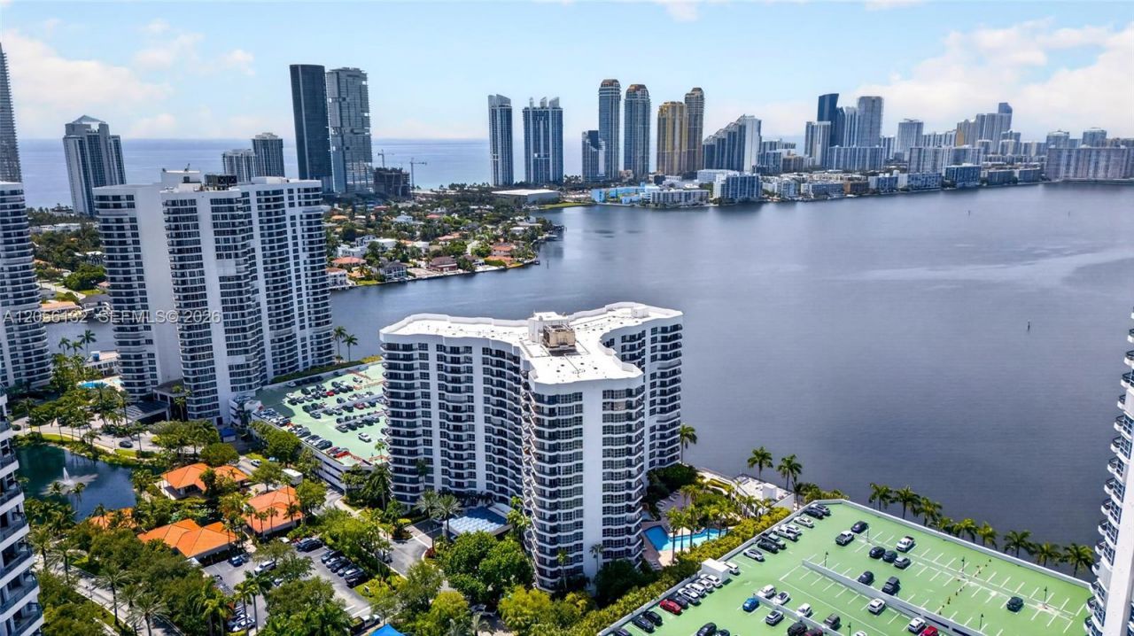 3600 Mystic Pointe Dr , Unit 310, Aventura, FL 33180 Photo