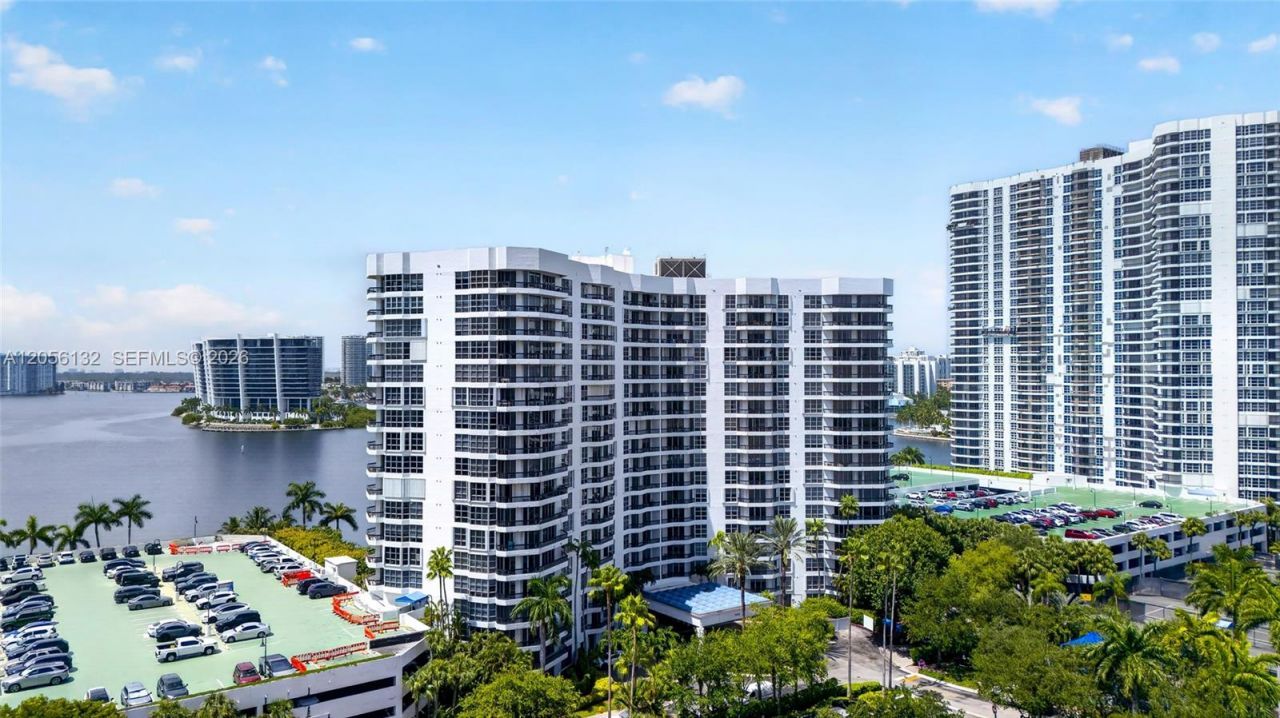 3600 Mystic Pointe Dr , Unit 310, Aventura, FL 33180 Photo