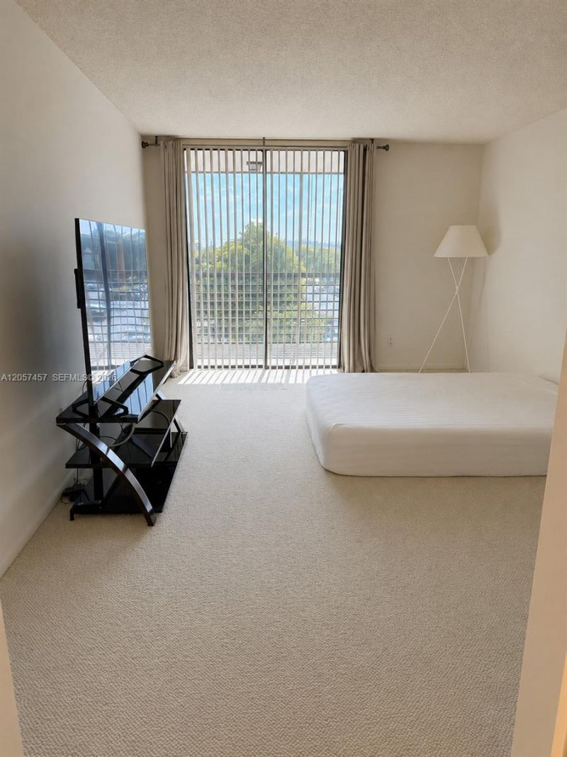 20840 San Simeon Way , Unit 308, Miami, FL 33179 Photo