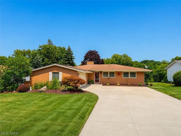 7681 Alan Parkway , Middleburg Heights, OH 44130