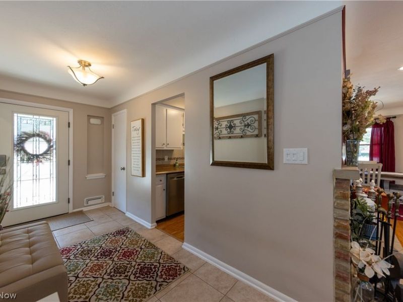 7681 Alan Parkway, Middleburg Heights, OH 44130 Photo 3