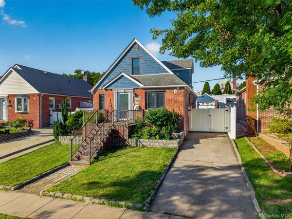 17019 Pidgeon Meadow Road , Fresh Meadows, NY 11365