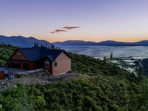 374 Carbine DR , Clark Fork, ID 83811
