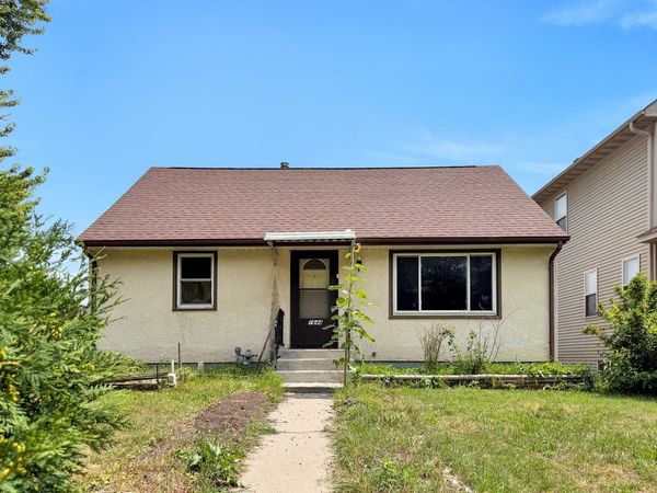 1644 Woodbridge Street , Saint Paul, MN 55117