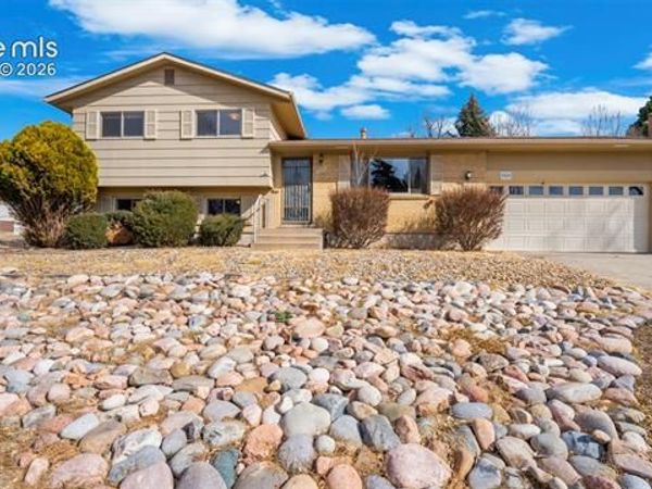 3325 Raindrop Drive, Colorado Springs, CO 80917