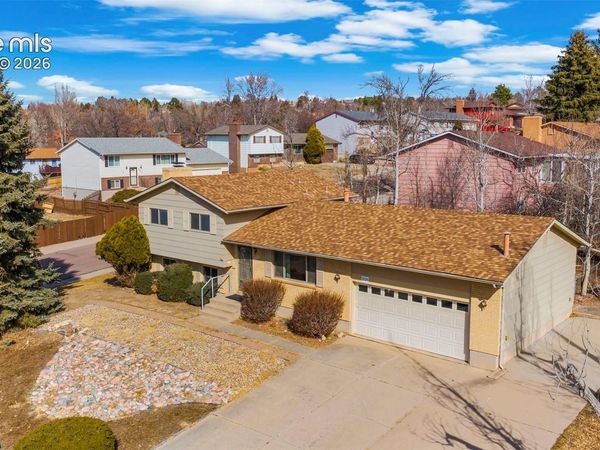 3325 Raindrop Drive, Colorado Springs, CO 80917