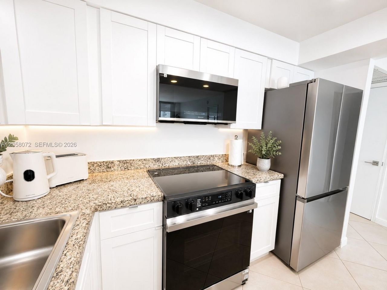 5838 Collins Ave, Unit 5G, Miami Beach, FL 33140 Photo