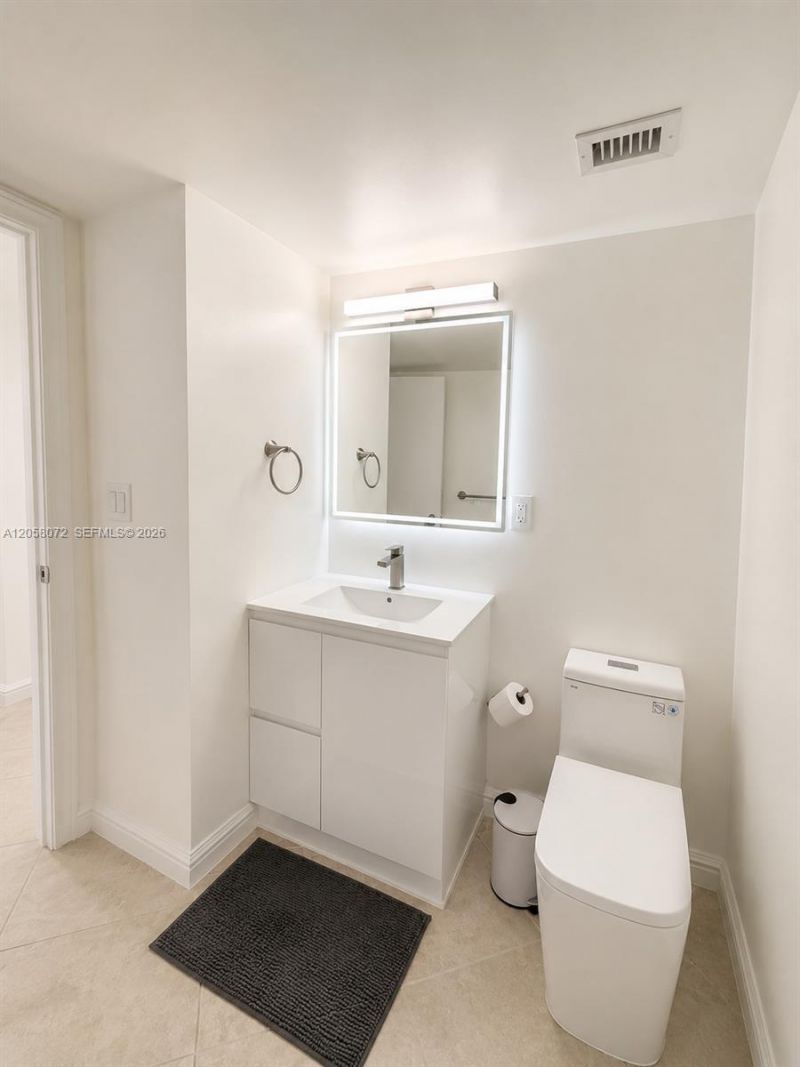 5838 Collins Ave, Unit 5G, Miami Beach, FL 33140 Photo