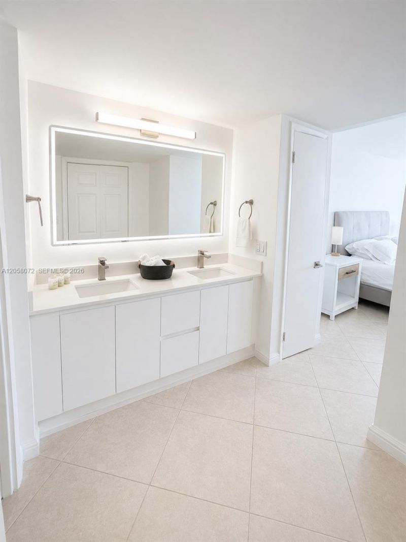 5838 Collins Ave, Unit 5G, Miami Beach, FL 33140 Photo