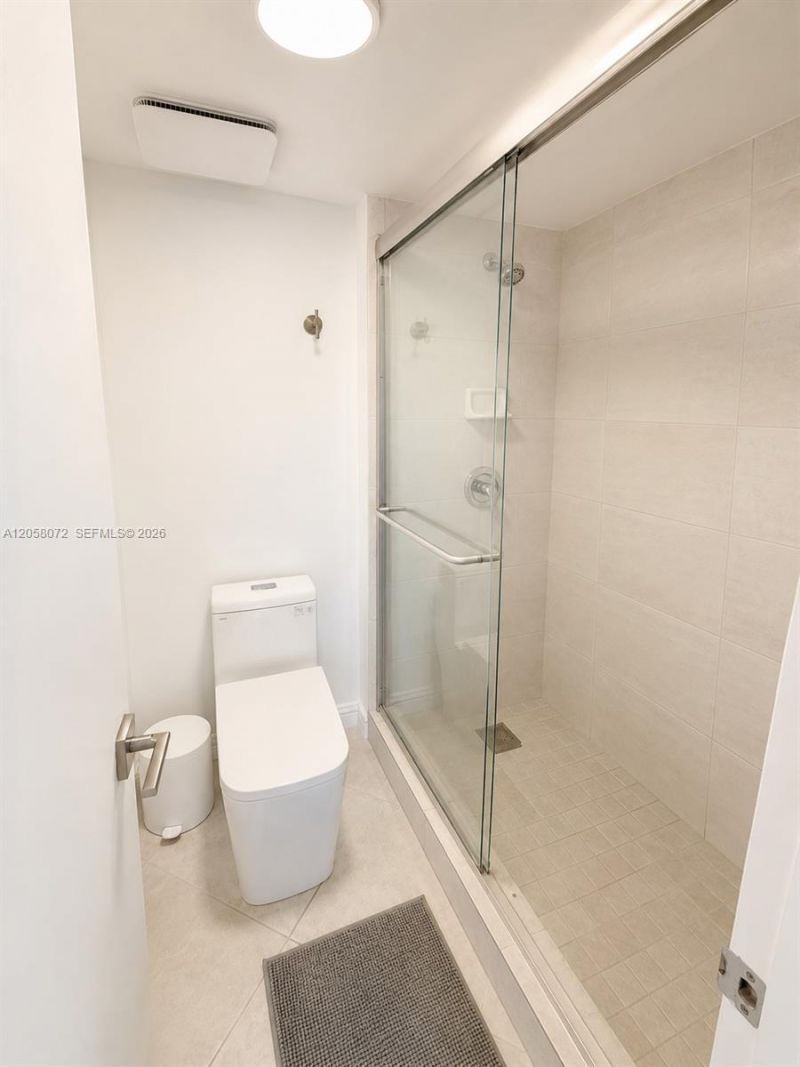 5838 Collins Ave, Unit 5G, Miami Beach, FL 33140 Photo