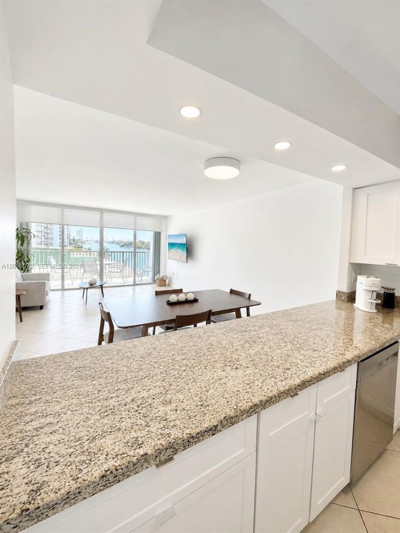 5838 Collins Ave, Unit 5G, Miami Beach, FL 33140 Photo