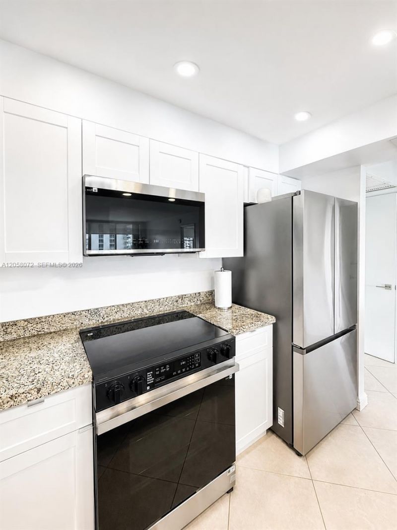 5838 Collins Ave, Unit 5G, Miami Beach, FL 33140 Photo