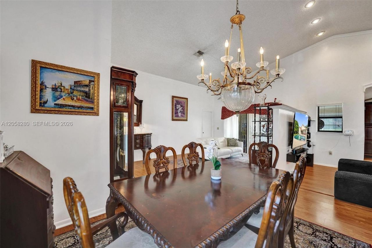 1720 W Oak Knoll Cir, Davie, FL 33324 Photo