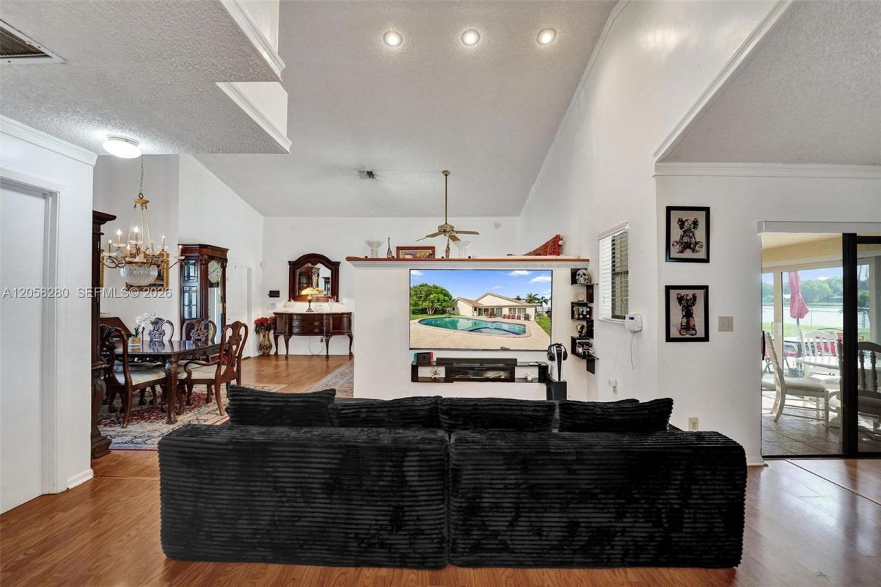 1720 W Oak Knoll Cir, Davie, FL 33324 Photo