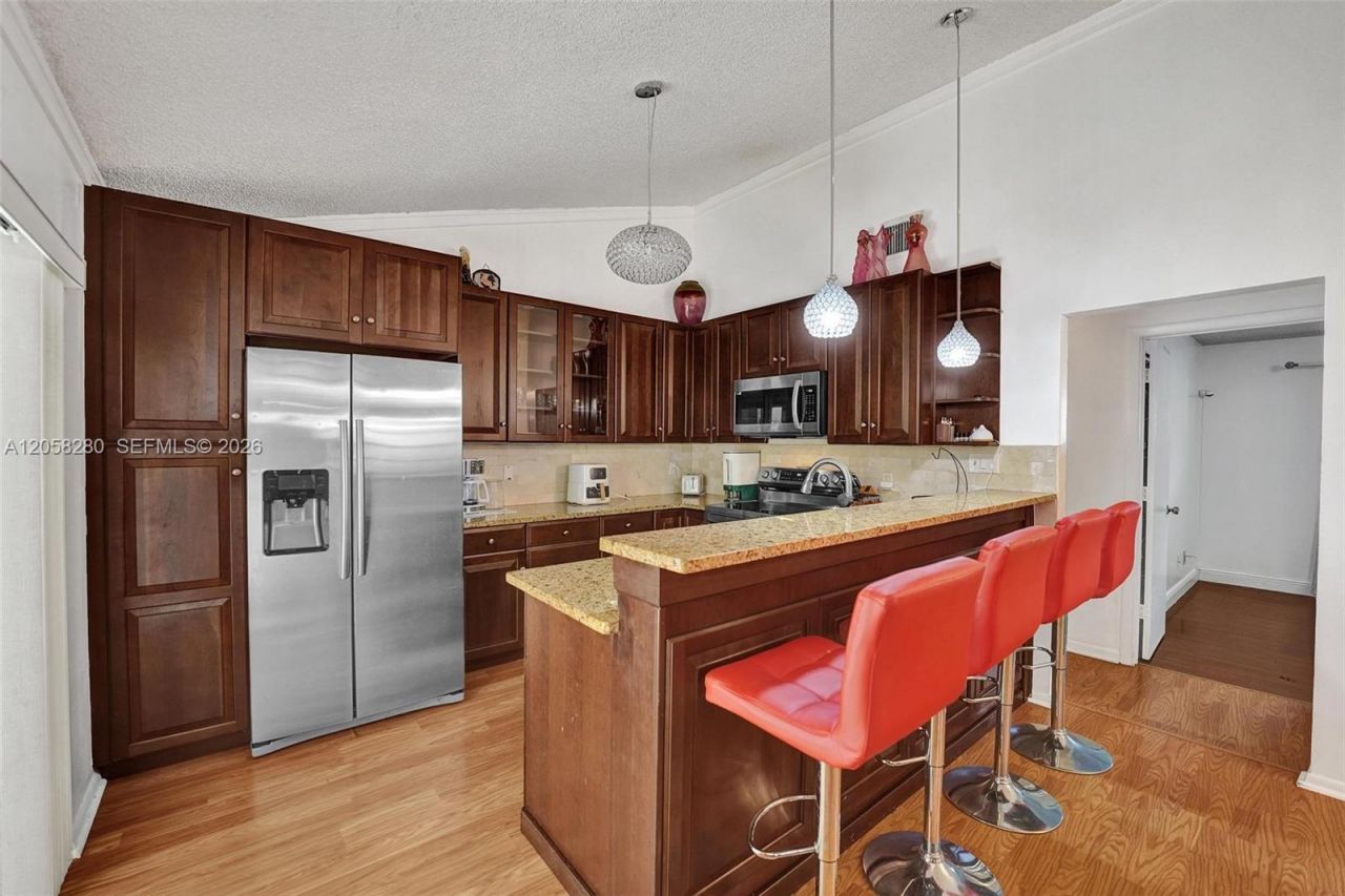 1720 W Oak Knoll Cir, Davie, FL 33324 Photo