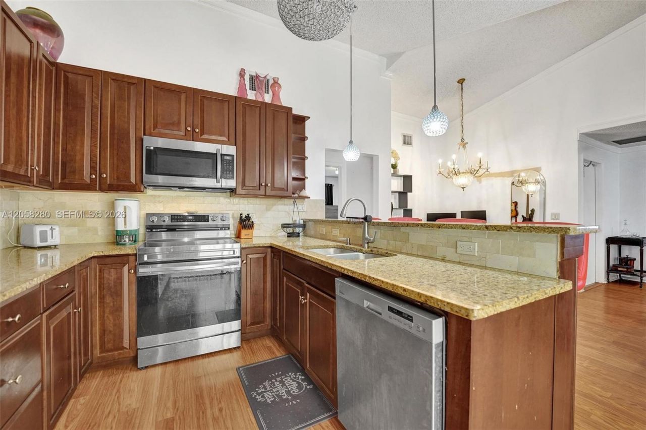 1720 W Oak Knoll Cir, Davie, FL 33324 Photo