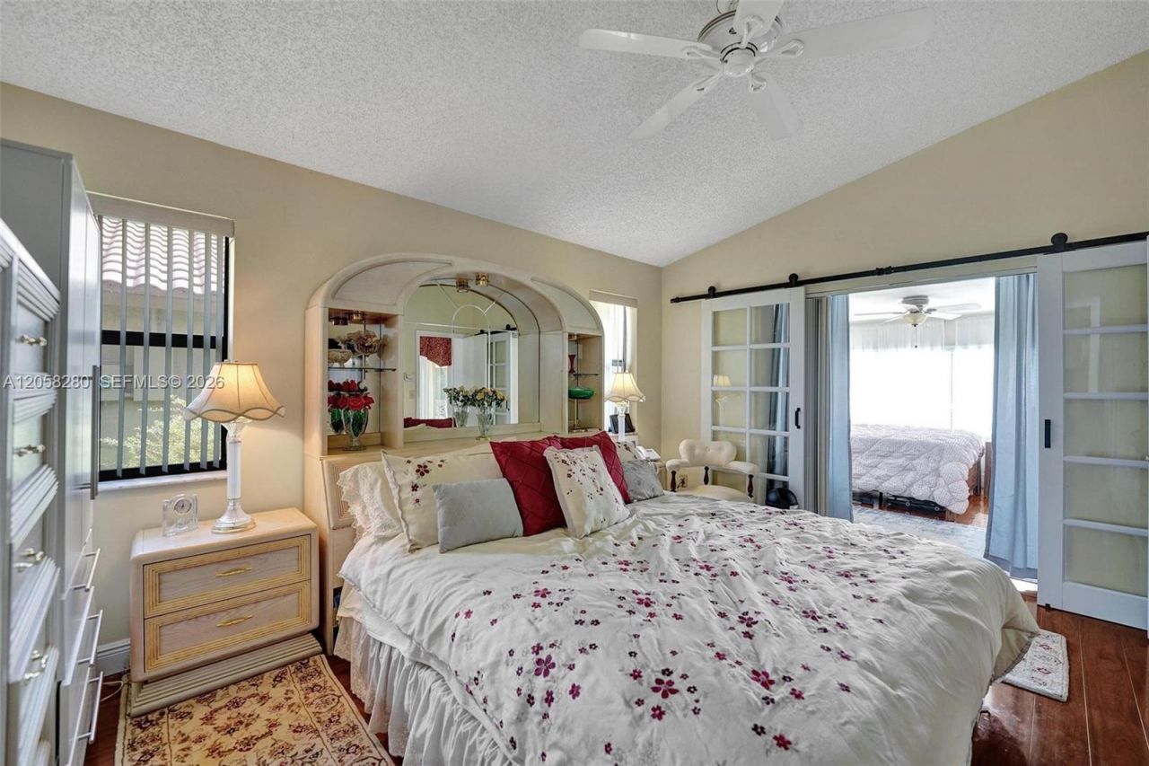 1720 W Oak Knoll Cir, Davie, FL 33324 Photo