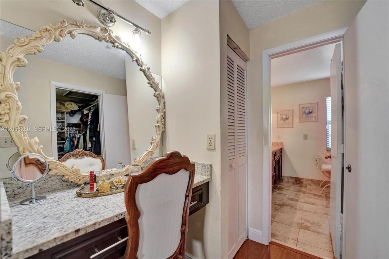 1720 W Oak Knoll Cir, Davie, FL 33324 Photo