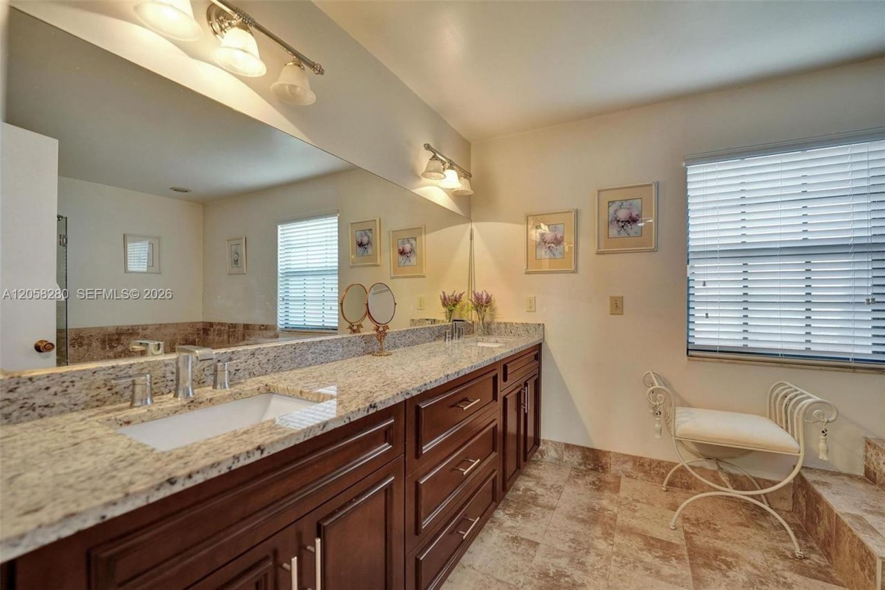 1720 W Oak Knoll Cir, Davie, FL 33324 Photo