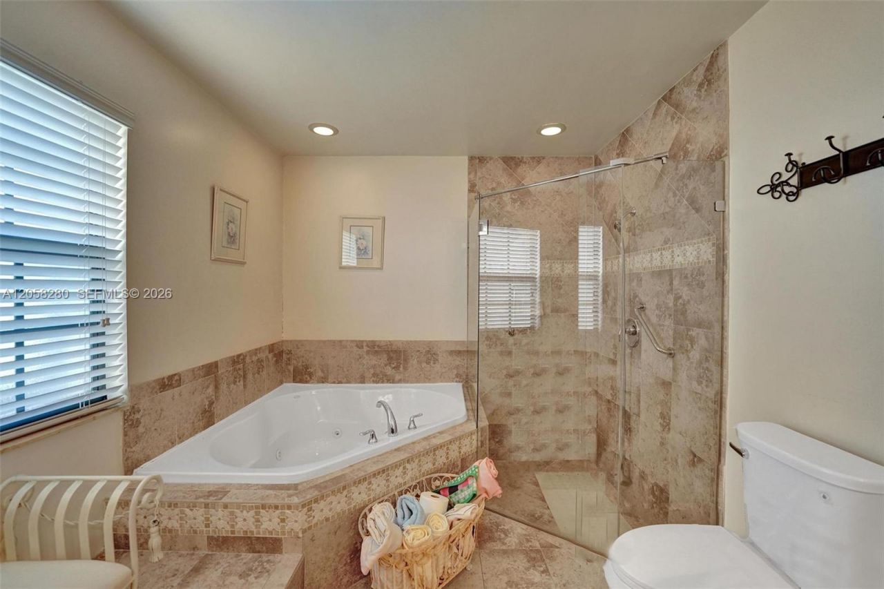 1720 W Oak Knoll Cir, Davie, FL 33324 Photo