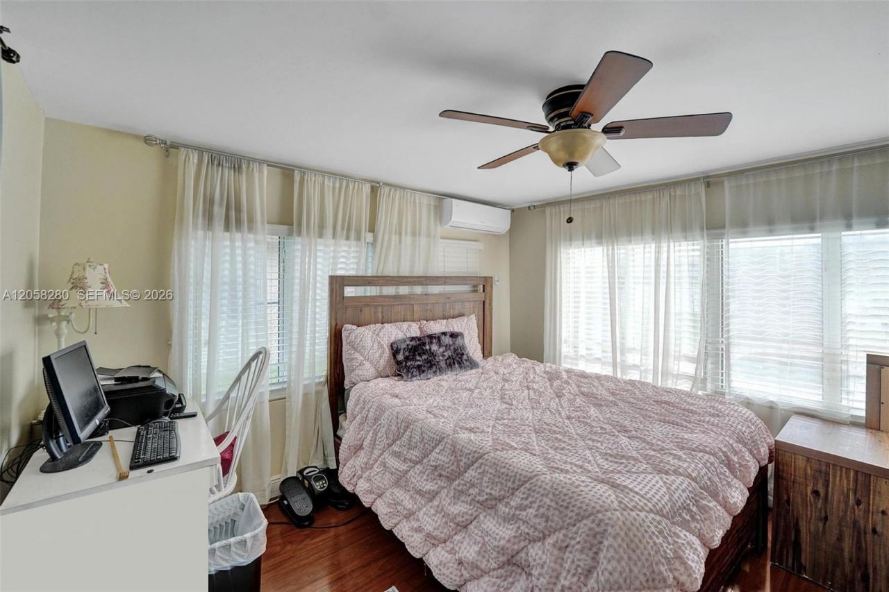 1720 W Oak Knoll Cir, Davie, FL 33324 Photo
