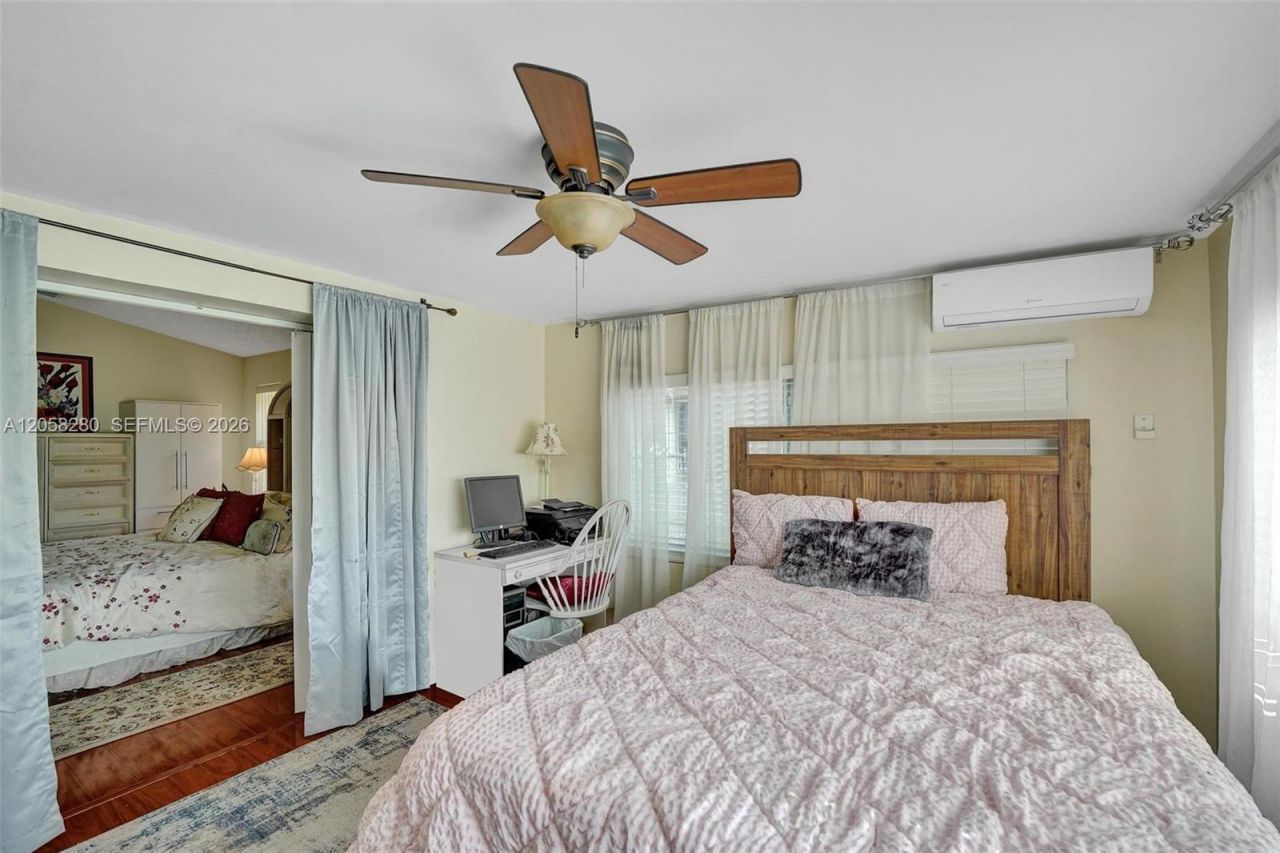 1720 W Oak Knoll Cir, Davie, FL 33324 Photo