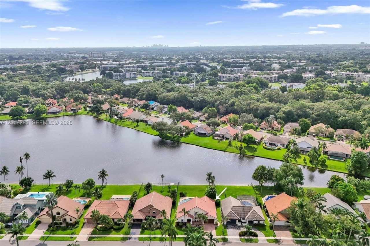 1720 W Oak Knoll Cir, Davie, FL 33324 Photo