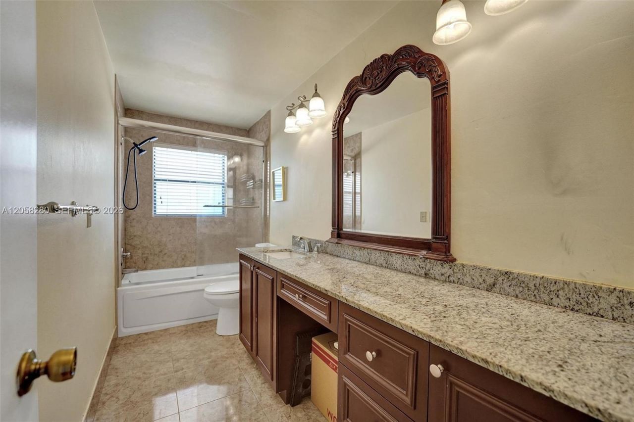 1720 W Oak Knoll Cir, Davie, FL 33324 Photo