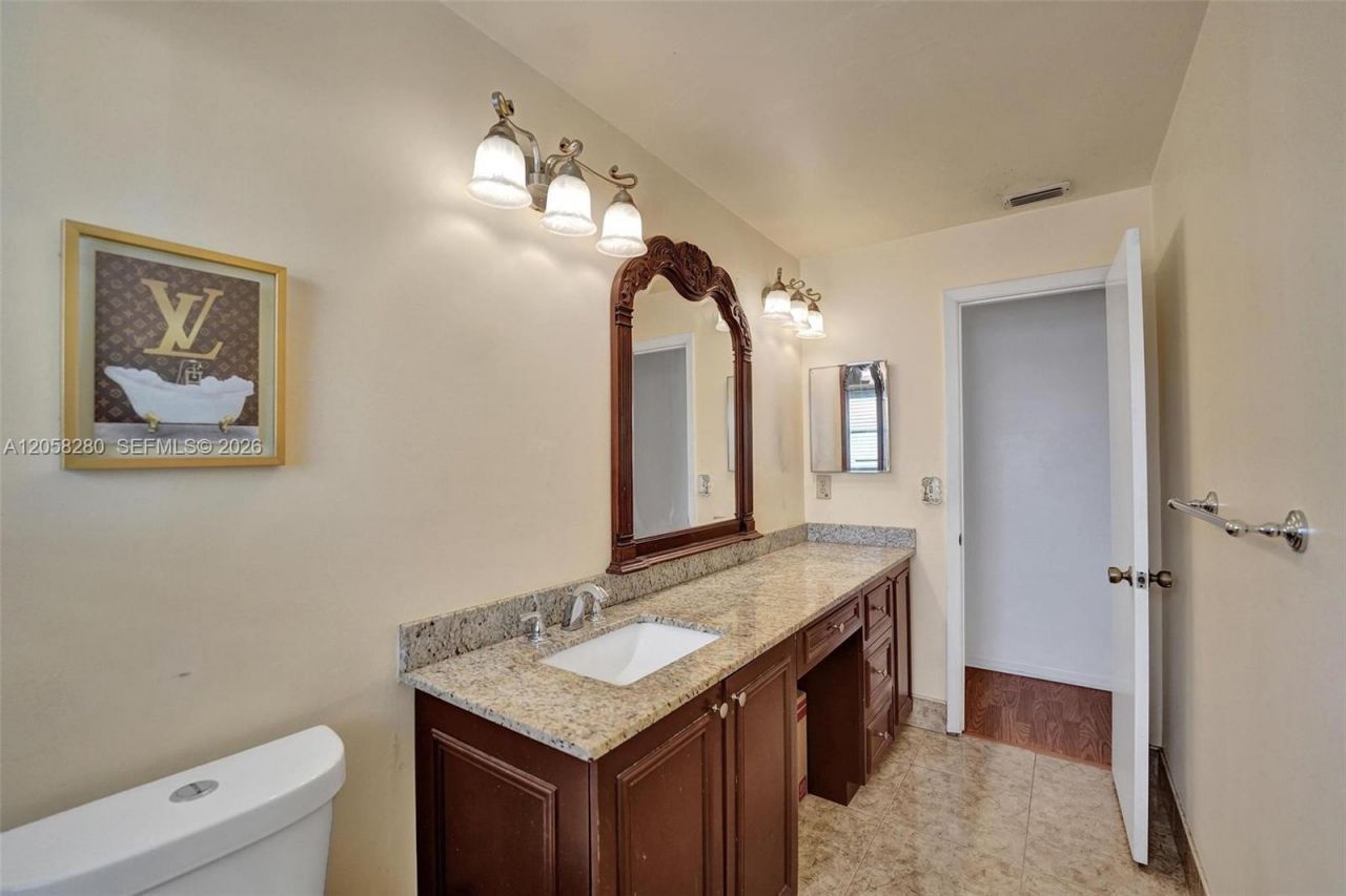 1720 W Oak Knoll Cir, Davie, FL 33324 Photo