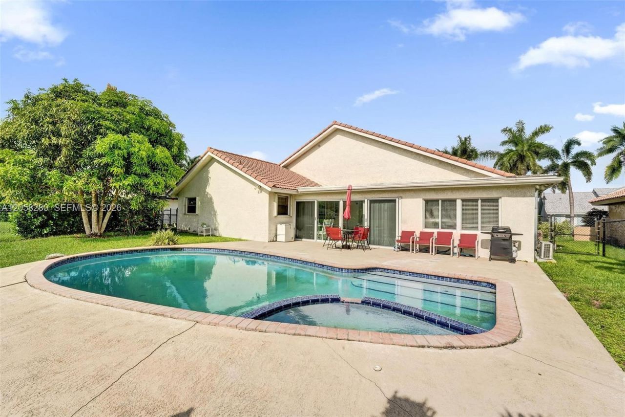 1720 W Oak Knoll Cir, Davie, FL 33324 Photo
