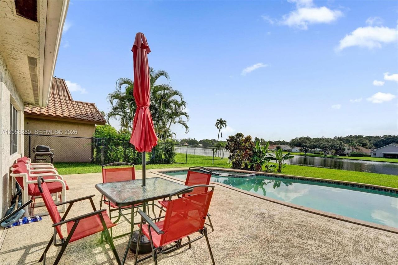 1720 W Oak Knoll Cir, Davie, FL 33324 Photo