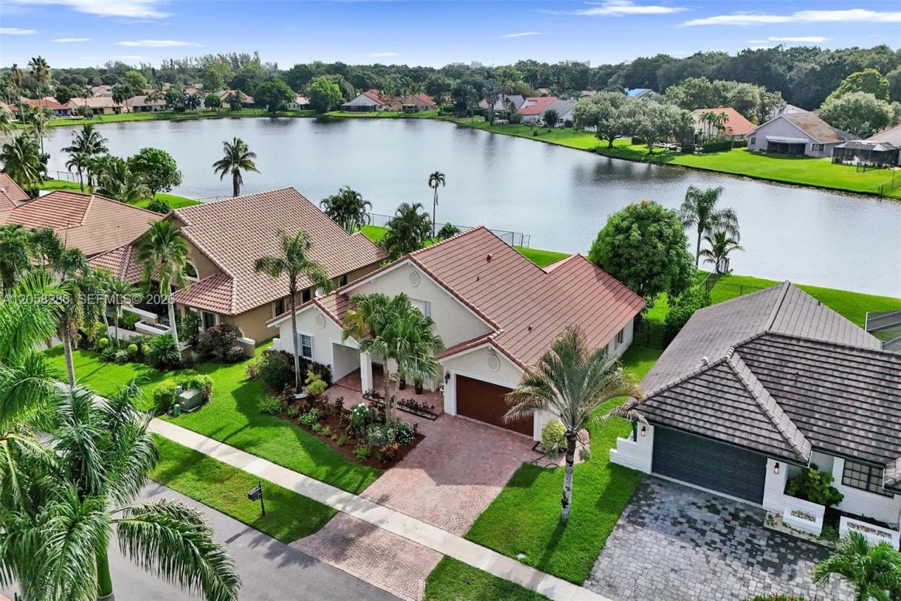1720 W Oak Knoll Cir, Davie, FL 33324 Photo