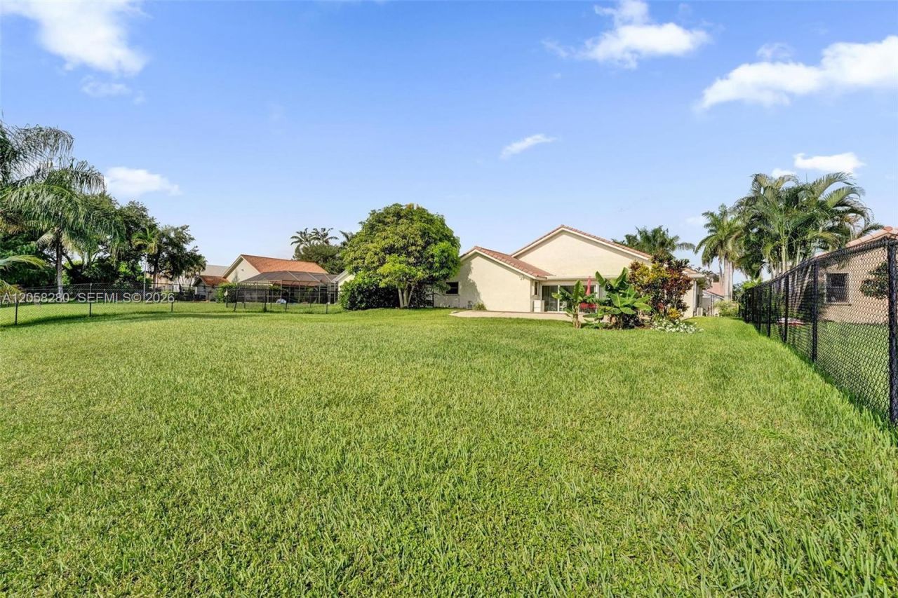 1720 W Oak Knoll Cir, Davie, FL 33324 Photo