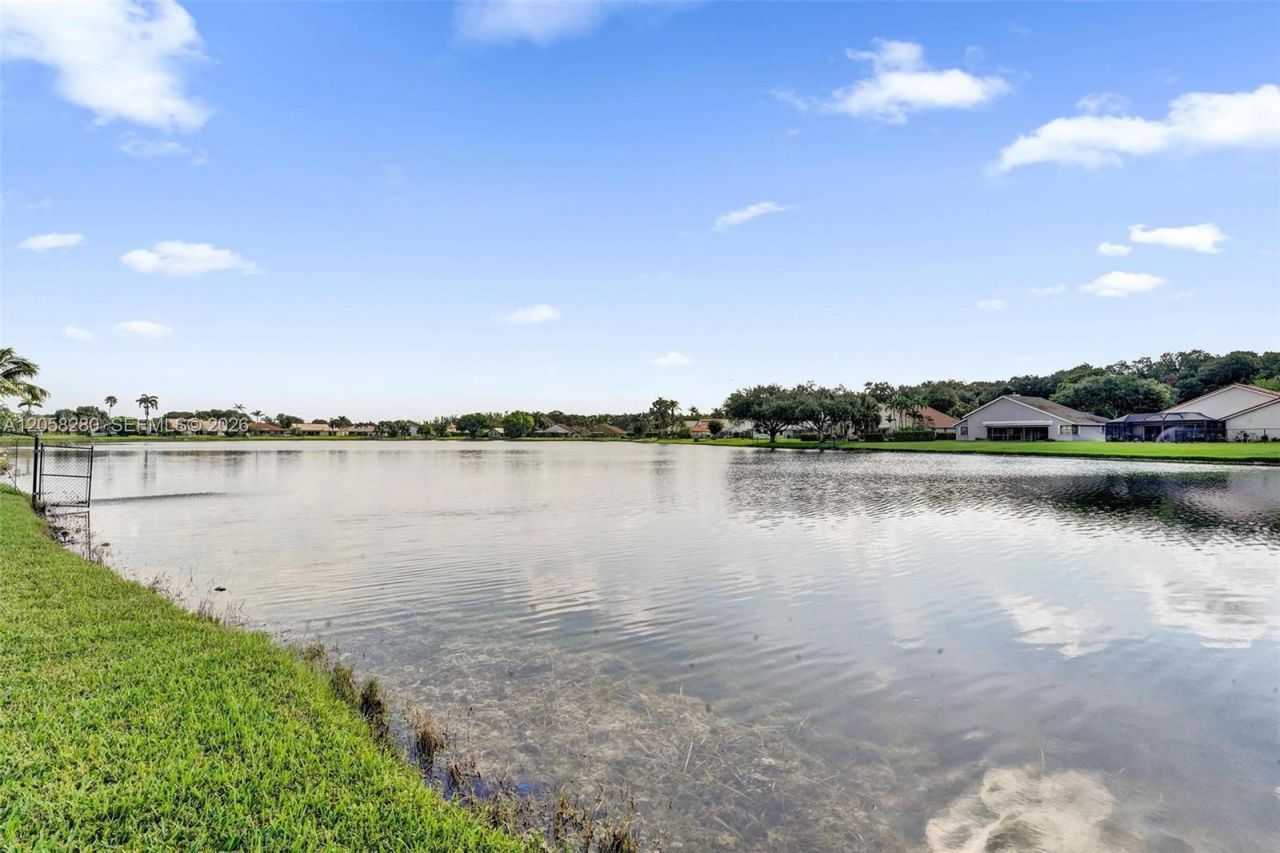 1720 W Oak Knoll Cir, Davie, FL 33324 Photo