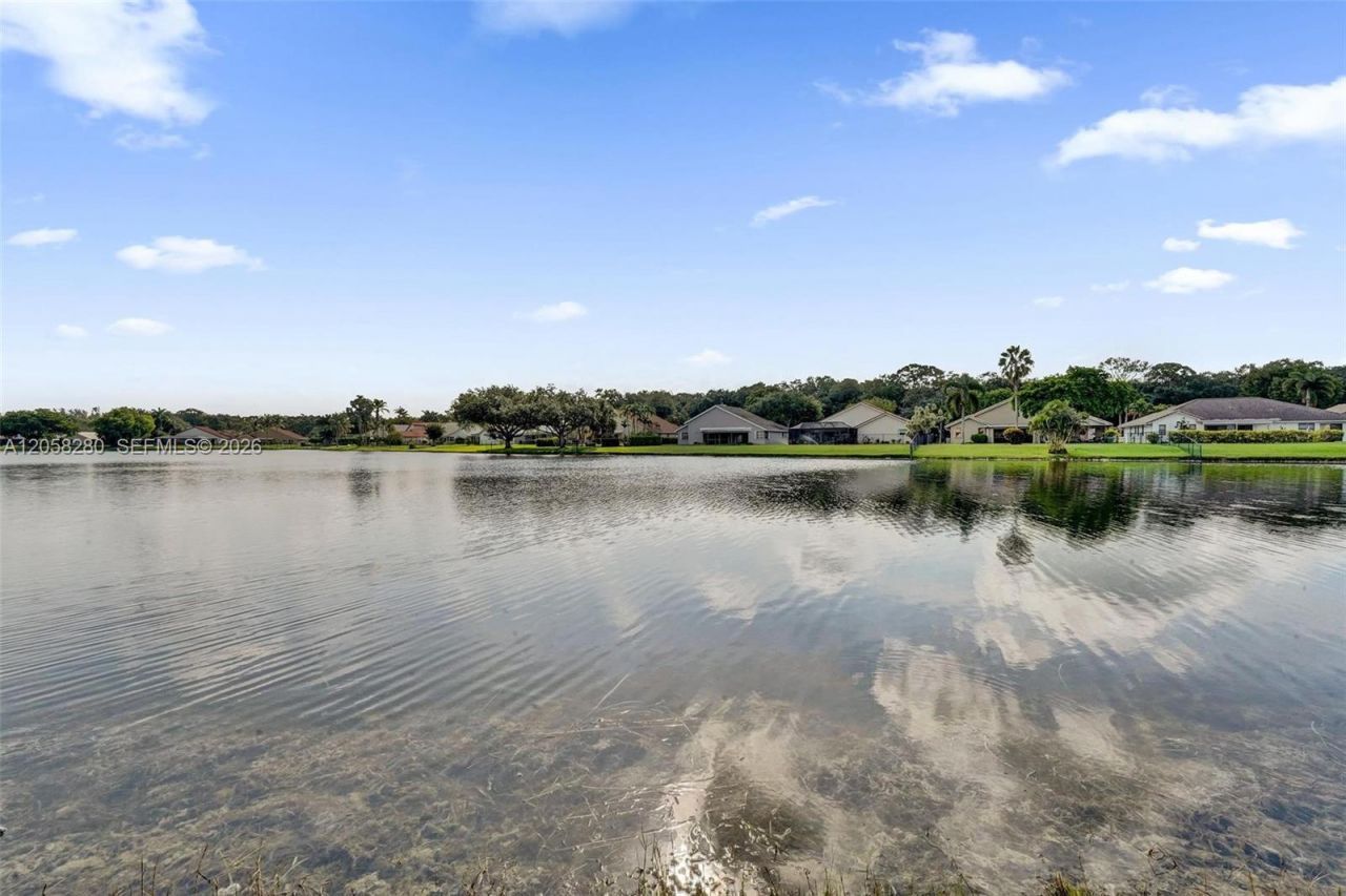1720 W Oak Knoll Cir, Davie, FL 33324 Photo