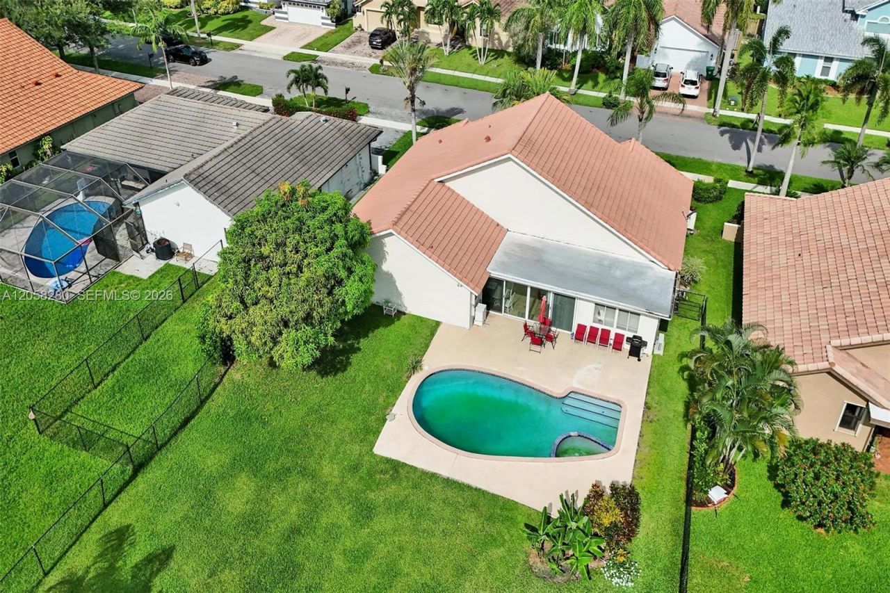 1720 W Oak Knoll Cir, Davie, FL 33324 Photo