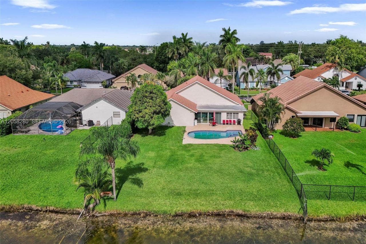 1720 W Oak Knoll Cir, Davie, FL 33324 Photo