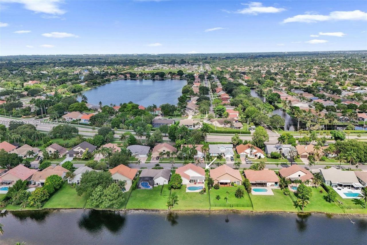 1720 W Oak Knoll Cir, Davie, FL 33324 Photo