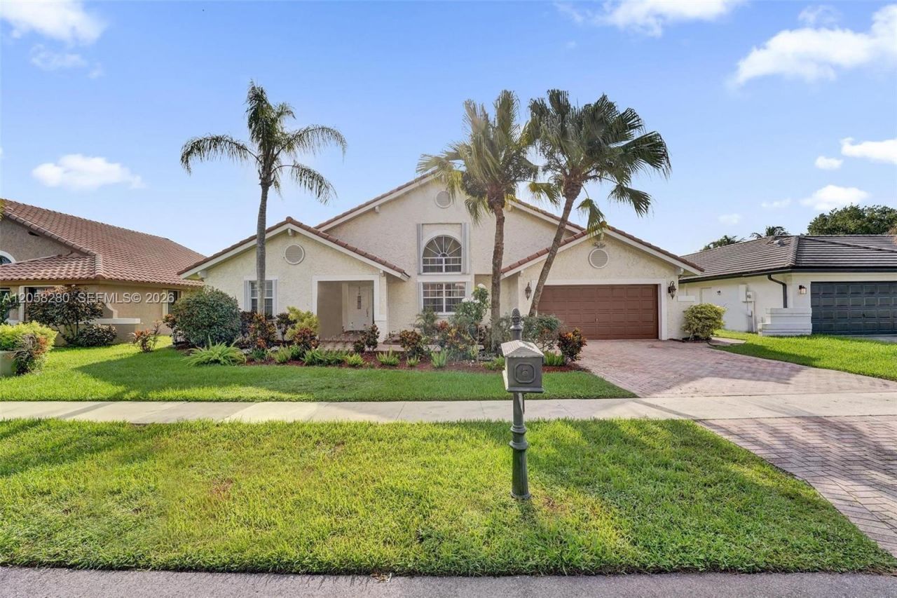 1720 W Oak Knoll Cir, Davie, FL 33324 Photo