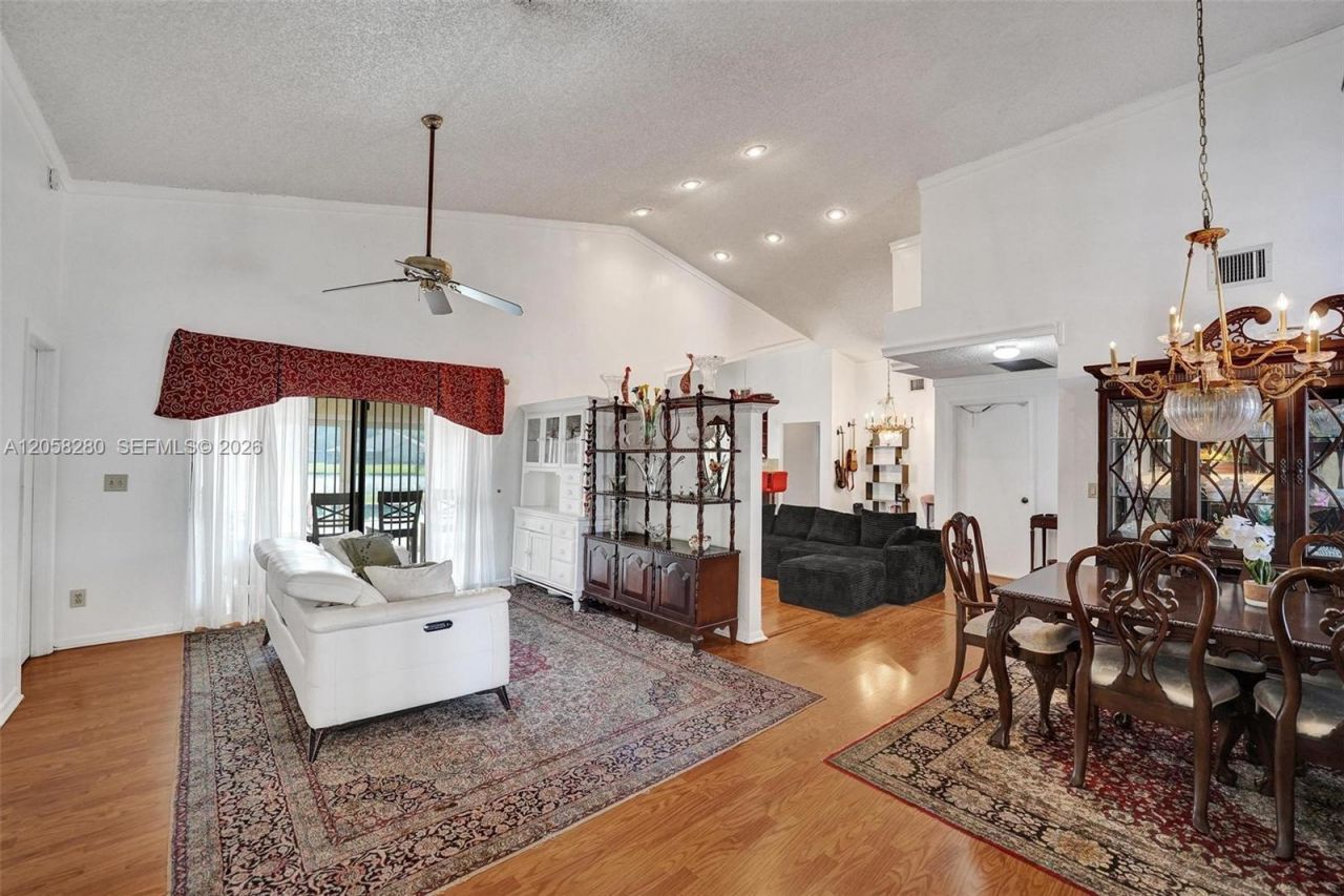 1720 W Oak Knoll Cir, Davie, FL 33324 Photo