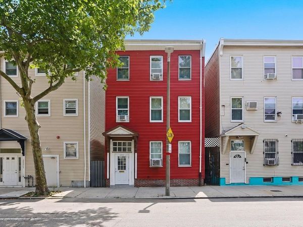 259 Chelsea St, Boston, MA 02128