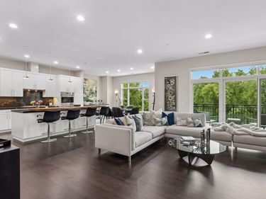 935 Lake Street E, Unit 202, Wayzata, MN 55391