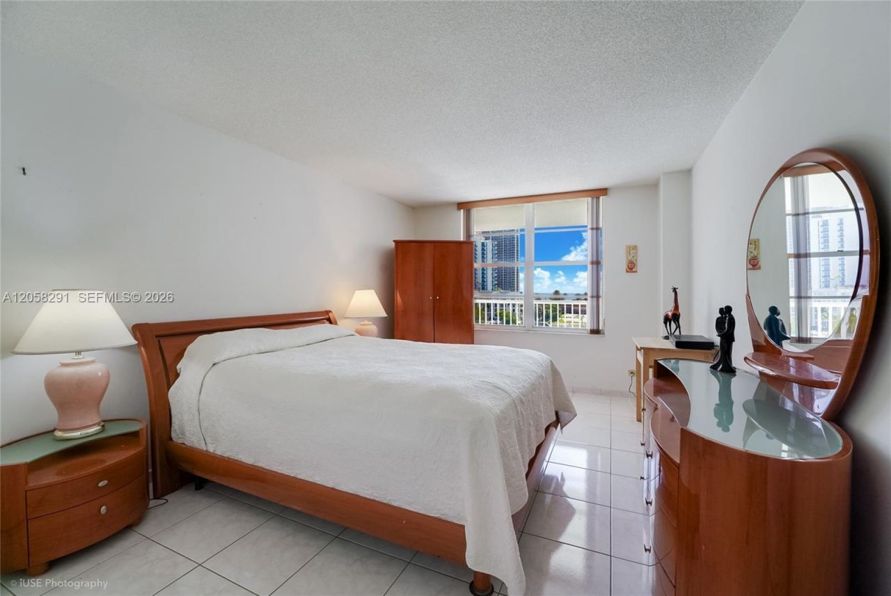 231 174th St, Unit 617, Sunny Isles Beach, FL 33160 Photo