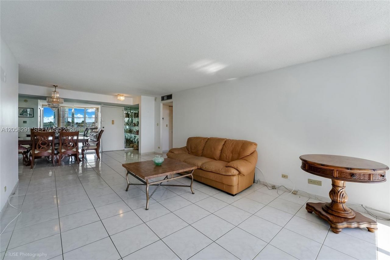 231 174th St, Unit 617, Sunny Isles Beach, FL 33160 Photo