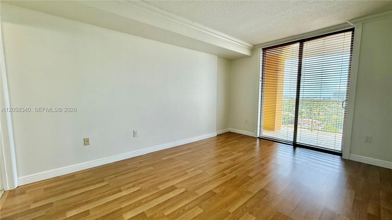 900 SW 8th St, Unit 1501, Miami, FL 33130 Photo