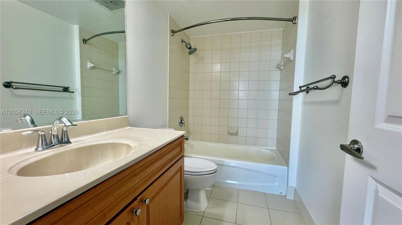 900 SW 8th St, Unit 1501, Miami, FL 33130 Photo