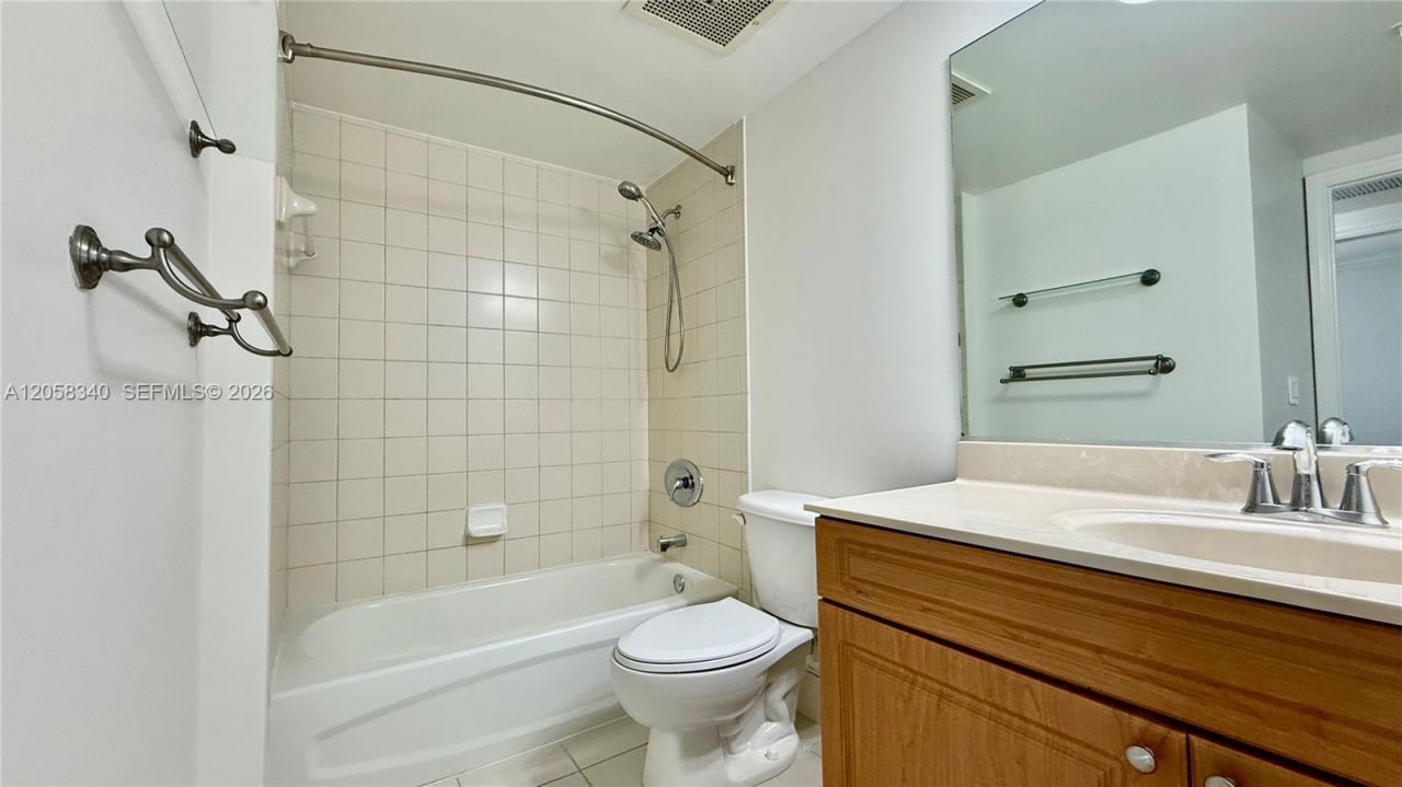 900 SW 8th St, Unit 1501, Miami, FL 33130 Photo