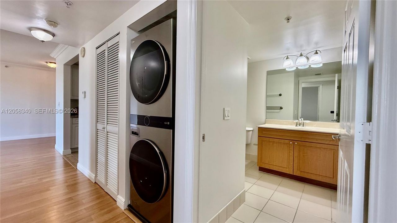 900 SW 8th St, Unit 1501, Miami, FL 33130 Photo
